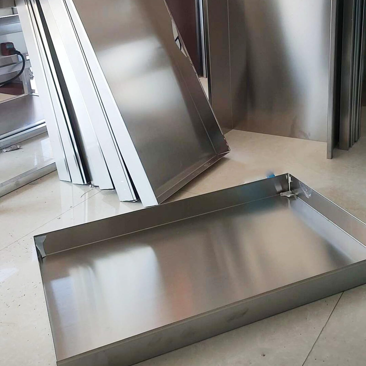 304 Stainless Steel Drain Pan for Washing Machine, Leak-Proof 3-Inch Deep Oil Catcher Tray, 30x50cm (12x20in) for Air Conditioners, Pet Crates & Under Car Use