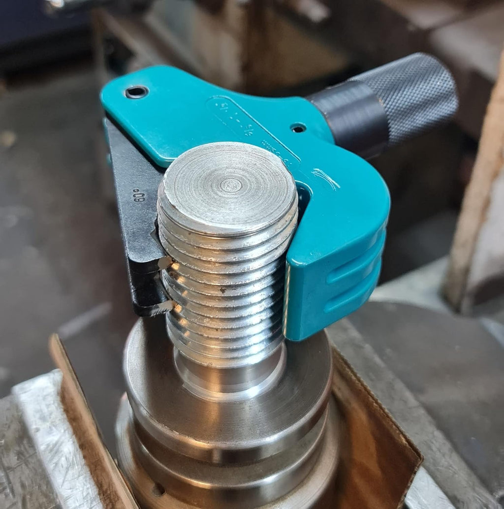 UTR TE2 – Universal Thread Repair Tool. External Thread Restorer. Automatically chases and Repair Threads. Metric, National, Pipes, All Threads Within Range 5/8" to 1-1/2", 16-38 mm.