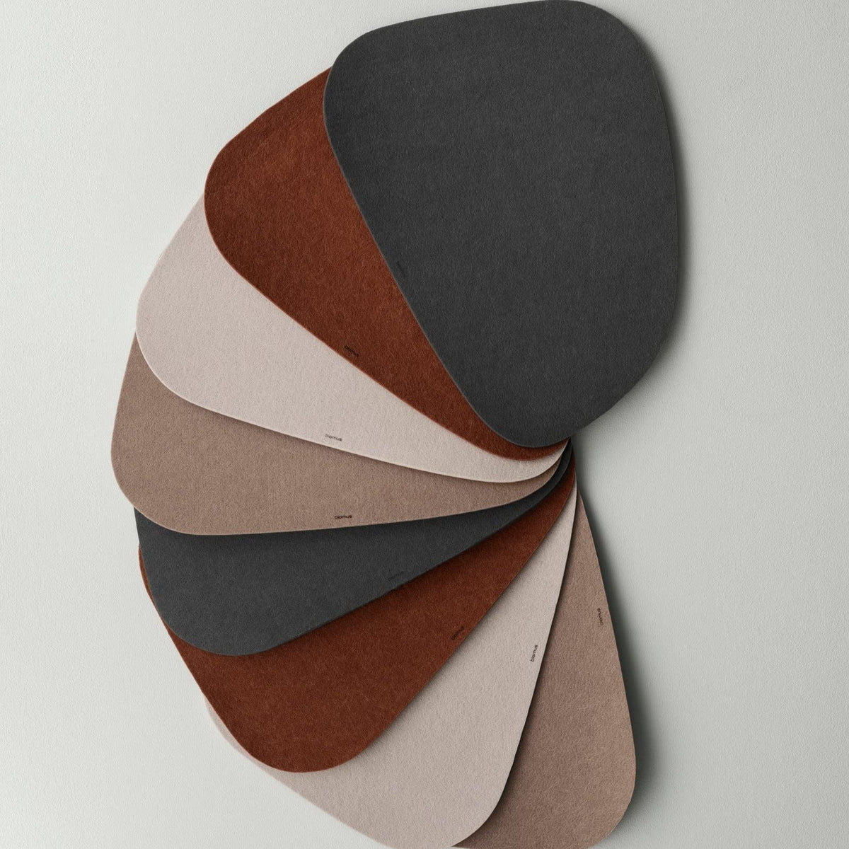 LAGONA Felt Placemat - Magnet (Charcoal)