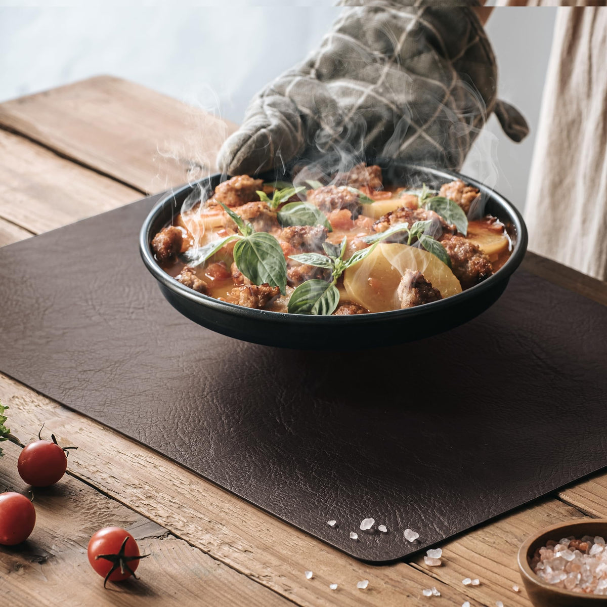 Placemats Set of 8, Reversible Dual-Color Faux Leather Place Mats