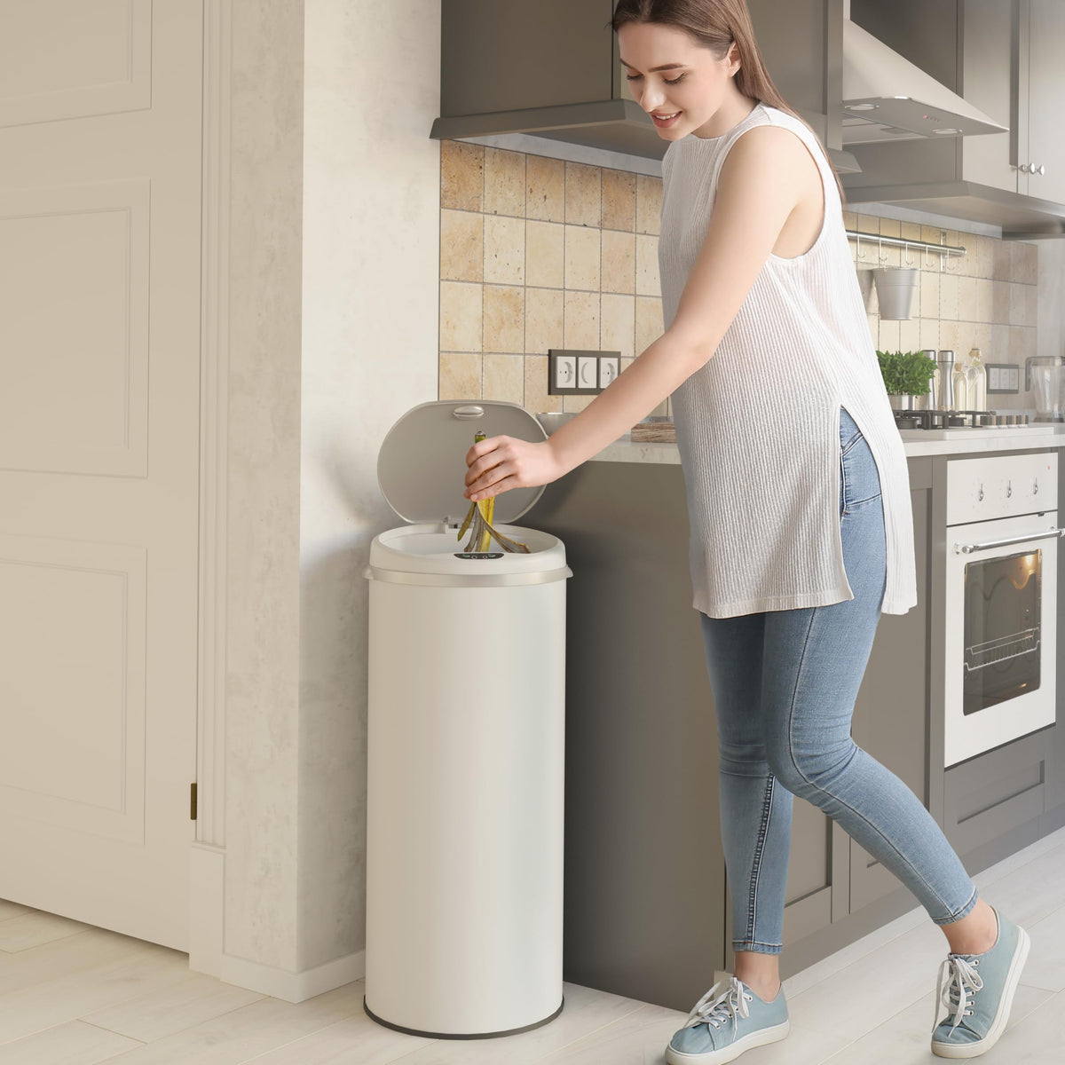 13 Gallon Round Sensor Kitchen Trash Can with Lid | Odor Filter