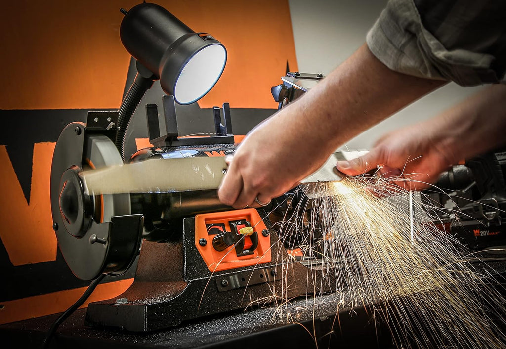 BG625V 2.5-Amp 6-Inch Variable Speed Bench Grinder with Flexible Work Light , Black